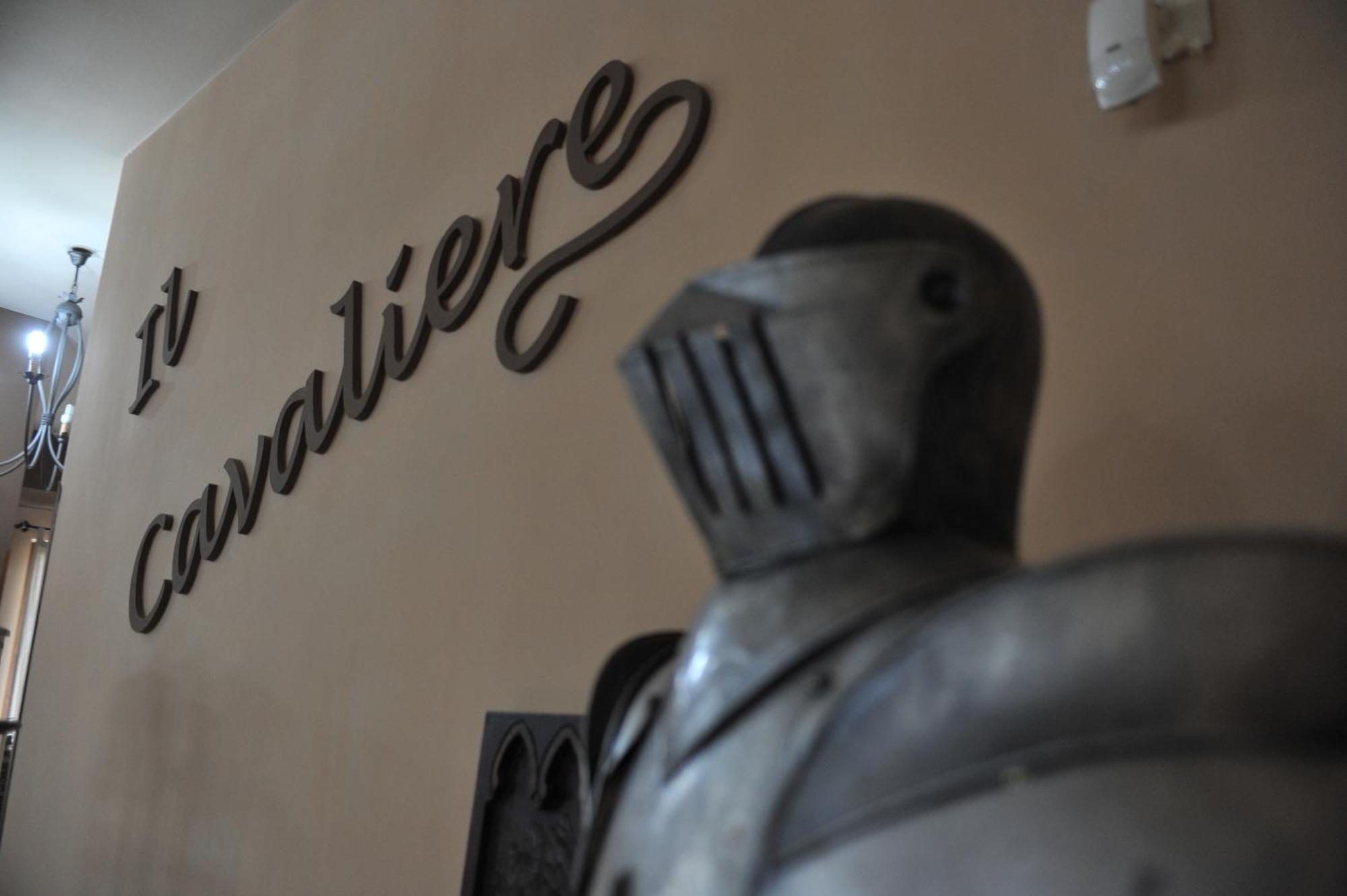 Hotel Il Cavaliere Сарно Экстерьер фото