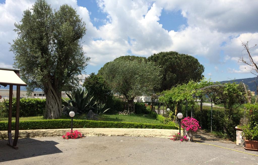 Hotel Il Cavaliere Сарно Экстерьер фото