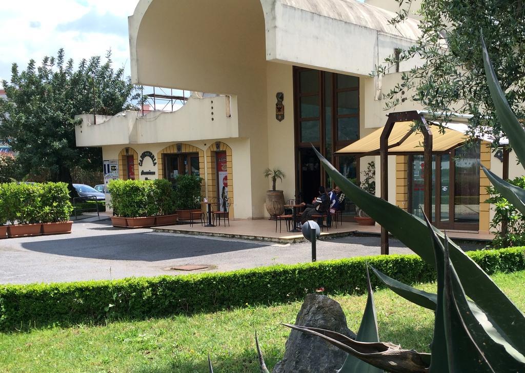 Hotel Il Cavaliere Сарно Экстерьер фото