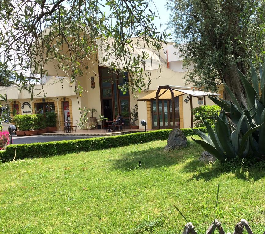 Hotel Il Cavaliere Сарно Экстерьер фото